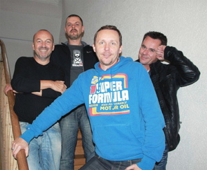 Hanseatisch-schwäbische Zusammenarbeit (v.l.n.r.): 7us-Geschäftsführer Hans Derer, Axel Wiesenauer (A&R-Chef 7hard), Joachim Krohn (Geschäftsführer New Music Distribution) und NoRMAhl-Sänger Lars Besa