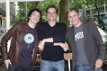 Neue Livepartner: Spider Promotion und Olli Perau von Terry Hoax||K�rzlich trafen sich die neuen Partner, um die Zusammenarbeit per Handschlag zu besiegeln (v.l.n.r.): Jan Hagerodt (Spider Promotion), Olli Perau (Terry Hoax) und Peti Schmidt(Spider Promotion)