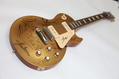 Geht in der Online-Aktion f�r gute Zwecke weg: die Gibson-Gitarre mit den Star-Autogrammen^^Anschutz Entertainment Group^^