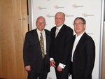 Dr. Kurt Smit (arvato mobile), in2Movies-GF Christof Wesp sowie Warner-Chef und in2movies-Gesellschafter Willi Geike (v.l.n.r.)