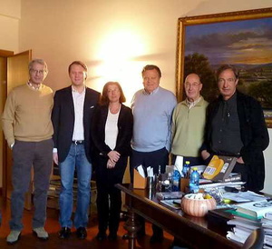 Zur Vertragsunterzeichnung in Rom kamen zusammen (v.l.n.r.): Maurizio de Angelis (DAP), Christian Baierle (Roba), Emma de Angelis (DAP), Rolf Baierle (Roba), Peter Ingwersen (PAI) und Guido de Angelis (DAP)
