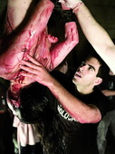 Eli Roth, der Proteg� von Quentin Tarantino, machte mit "Cabin Fever" auf sich aufmerksam und lieferte mit "Hostel" einen Hit. Im Bild inszeniert er ein neues Folteropfer.