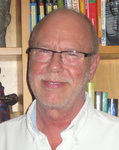 Hans-Werner Langer (62) leitete als Project Manager die GfK N�rnberg und die Braun AG Kronberg, bevor er die Marketing- und Vertriebsleitung der Timex Corp. Pforzheim �bernahm. Danach war der Diplom-Kaufmann bei Singer Karlsruhe als Marketing Direktor t�tig. Sein Einstieg in die Videobranche erfolgte im Juli 1986 als Managing Director bei CIC Video; seit 1995 bekleidete er zus�tzlich die Position des Regional Director Central Europe bei CIC. Nach Aufl�sung des Joint Ventures war Langer ab Januar 2000 Gesch�ftsf�hrer und Regional Director Central Europe von Paramount Home Entertainment. Im Herbst 2002 verlie� er das Unternehmen und ist seit dem selbst�ndiger Berater. Langer lebt heute in Bad Soden am Taunus, ist in zweiter Ehe verheiratet und hat zwei erwachsene S�hne und eine Tochter.