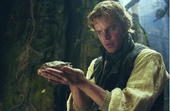 Matt Damon mit gerader Nase als Bruder Grimm, der einen Frosch k�ssen muss