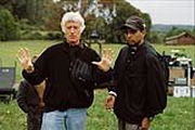 M. Night Shyamalan am Set mit Kameramann Roger Deakins