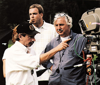 Xavier Koller (li.), hier am Set von "Gripsholm", wird bei "Die Schwarzen Br�der" Regie f�hren