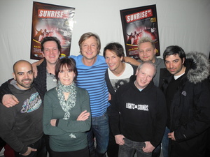 Gemeinsam im Kino (v.l.n.r.): Raul Ruutu (Sunrise Avenue), Uli M�cke (EMI Vice President New Music GSA), Stephanie Glockmann (Pressepromotion EMI), Samu Haber und Riku Rajamaa (beide Sunrise Avenue), Oliver Fennel (Radiopromotion EMI), Sami Osala (Sunrise Avenue) sowie Daniel Malat (Senior Product Manager EMI)