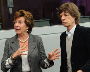 Das Musikgesch�ft im Griff: Neelie Kroes, hier im September 2008 und Mick Jagger