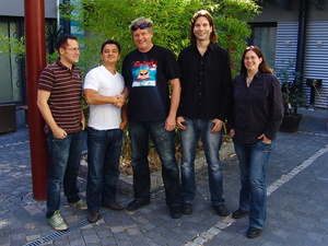 Neue Partner (v.l.n.r.): Michael Weigandt (General Manager CD Sales Intergroove), Ralf Reichert (Managing Director Intergroove), Suppi Huhn, Torsten Wohlgemuth und Miriam Guigueno (beide Dr. Music Promotion)
