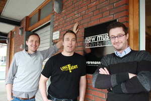 Editionsgr�nder: Die NMD-Gesch�ftsf�hrer Joachim Krohn (l.) und Michael Wendt (r.) mit Ralf Schulze (M., Amboss)