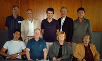 Der VUT-Vorstand (vorn, v.l.n.r.): Mark Chung, Thomas Zimmermann, Birgit Heuzeroth und Othmar Schreckeneder sowie (hinten) Christof Ellinghaus, Peter James, Horst Weidenm�ller, Georg L�ffler und J�rg Fukking