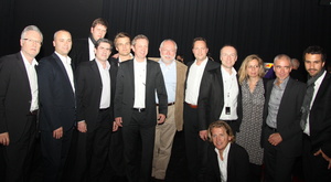 Mit Sony Music auf dem richtigen Weg (v.l.n.r.): Roman Rynbikar, Stefan Goebel, Mark L�scher, Bert Schorer, Philip Ginth�r, Andr� M�hlhausen, Heinz Canibol, Edgar Berger, Ralf Schalck und Joe Hugger (vorn), Julie Born, Willy Ehmann und Sven Sch�ferkord