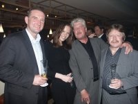 Gruppenbild mit Dame: Andr� Meyer (emp), Julia Kern, Rainer Drewka und G�nther Haumann (beide Video Planet)