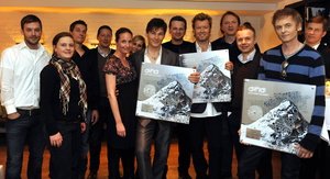 Der der Edelmetallverleihung im M�nchner K�fer-Atelier feierten (v.l.n.r.): Friedrich Kraemer (Senior Manager Press Promotion, Universal Music Domestic Pop), Katharina Meier-Kulenkampff (Head of Marketing We Love Music), Frank Engel (Head of Marketing UDP), Hans Fink (Managing Director MM MerchandisingMedia), Britta Ostermann (The Box Management), Anna Kartes (Manager TV Promotion UDP), Morten Harket (a-ha), Jochen Schuster (Label Head UDP), Magne Furuholmen (a-ha), Markus Hartmann (Head of A&R We Love Music), Karsten Dropmann (Rechtsanwalt Kiso & Siefert), P�l Waaktaar-Savoy (a-ha) und Frank Briegmann (President & CEO Universal Music Deutschland)