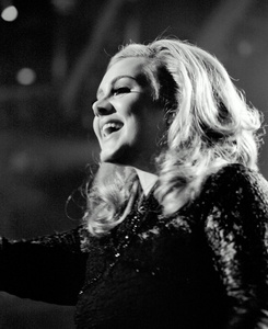 Dominierte die deutschen Album-Charts fast ganzj�hrig: Adele