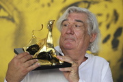 Der franz�sische Regisseur Jean-Claude Brisseau freute sich �ber den Goldenen Leoparden (Bild: Festival/Sailas Vanetti)