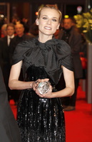Diane Kr�ger, Hauptdarstellerin des Berlinale-Er�ffnungsfilms "Leb wohl, meine K�nigin!", auf dem Roten Teppich (Bild: Kurt Krieger)