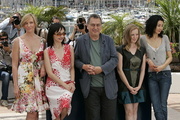 Jurypr�sident Stephen Frears mit den weiblichen Jury-Mitgliedern Toni Collette, Maria de Medeiros, Stephen Frears, Sarah Polley und Maggie Cheung (Bild: Kurt Krieger)