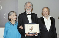 Michael Haneke mit seinen "Liebe"-Darstellern Emmanuelle Riva und Jean-Louis Trintignant in Cannes (Bild: Kurt Krieger)