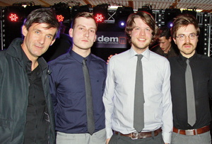 Partner auch in Sachen Management: !K7-Boss Horst Weidenm�ller (l.) mit Brandt Brauer Frick bei der Midem 2011 (Bild: MusikWoche)