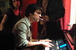 Tom wandelt sich in "Der wilde Schlag meines Herzens" vom Schl�gertypen zum Pianisten (Bild: Concorde)