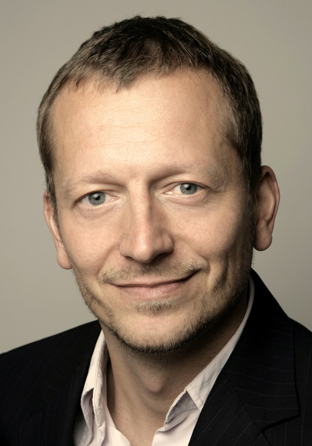 Fünf Fragen an Oliver Schneider, Universum Film