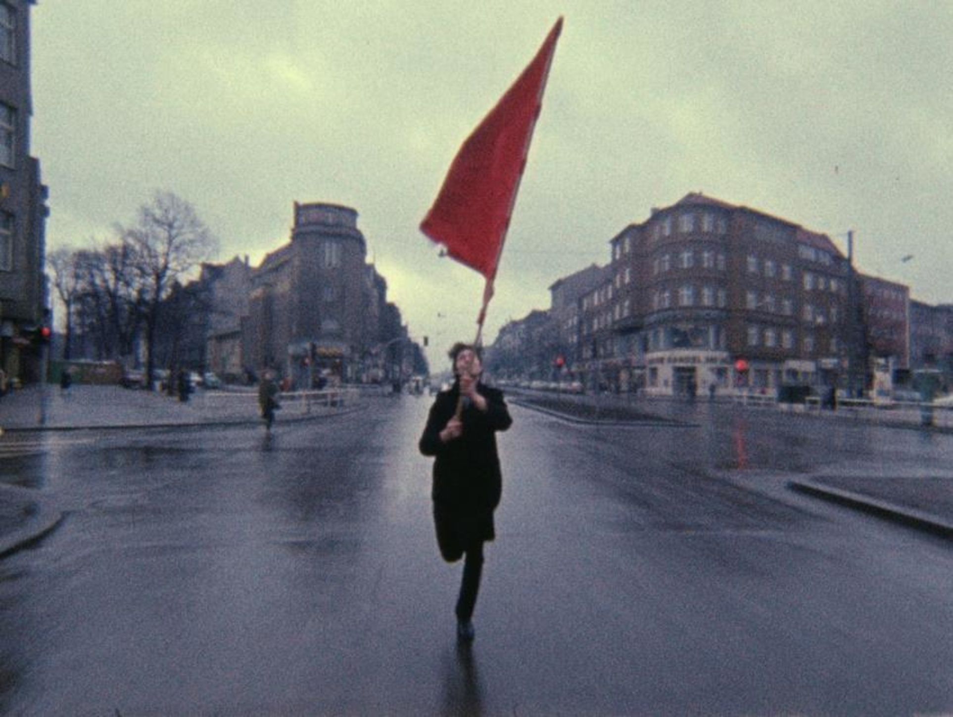 In Berlin wehen die roten Fahnen
