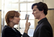 Katherine Parkinson, hier an der Seite von "Sherlock", spielt in "How to Sell a War" (Bild: ARD Degeto/BBC/Hartwood Films 2012)