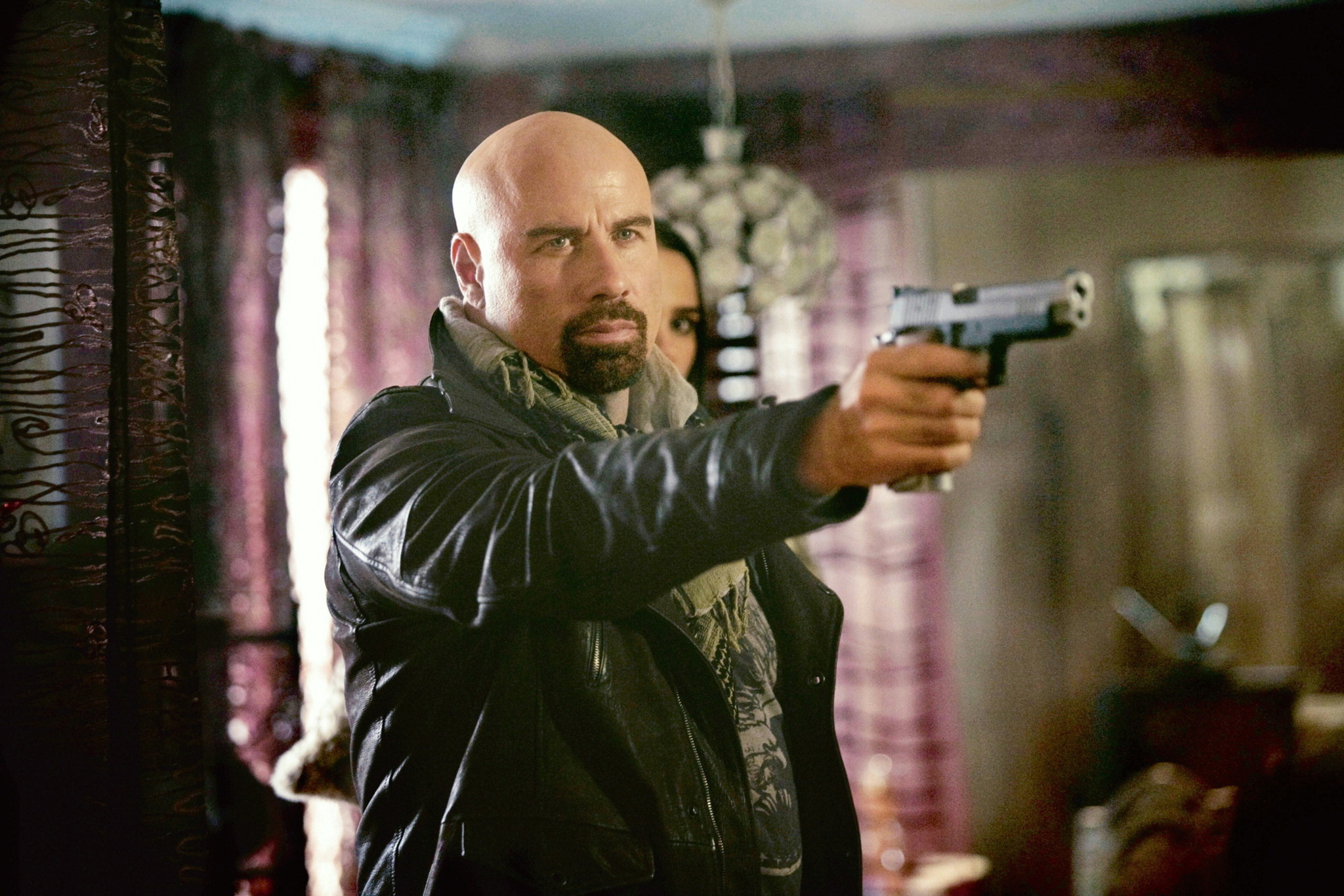 From Paris With Love Sichert Sich Verleihkrone