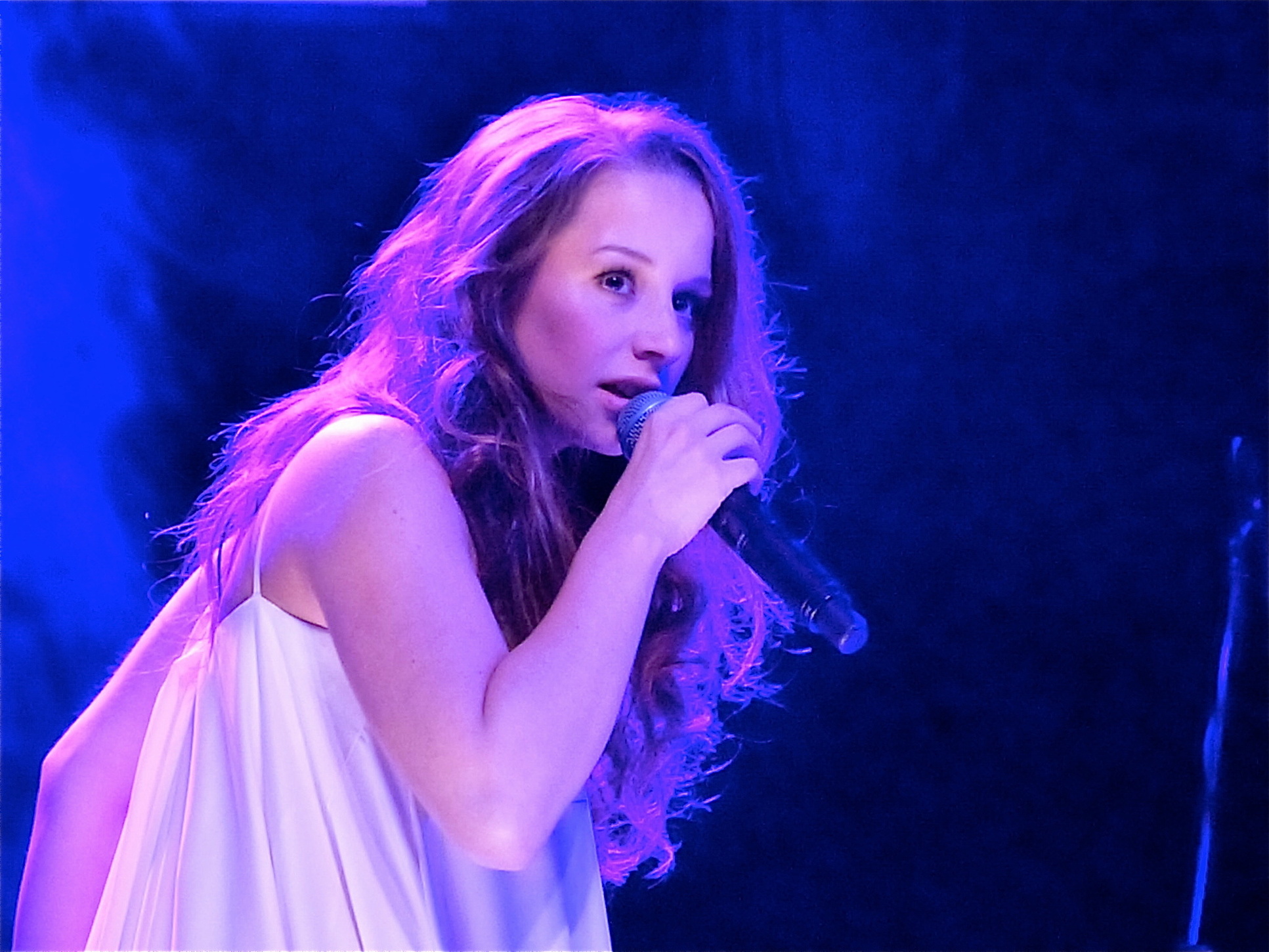 Oonagh verschiebt Tour auf 2015